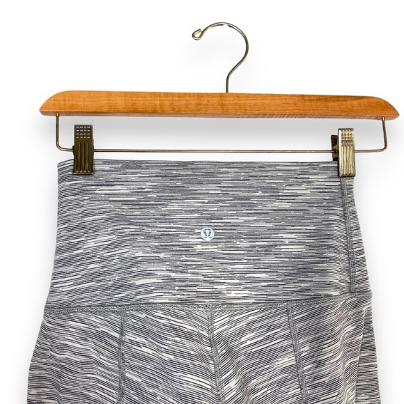 Lululemon Wunder Under Crop II *Scallop 23" Special Ed. Grey Silver Mesh Space 4 - Picture 9 of 15